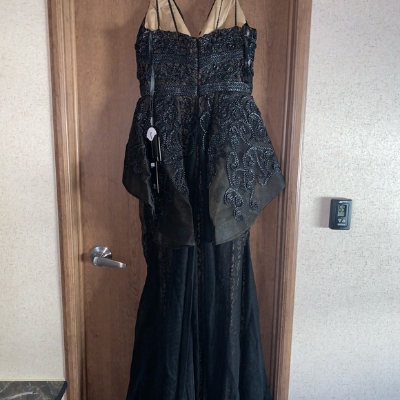 Brand new with tags gown! - Picture 5 of 8